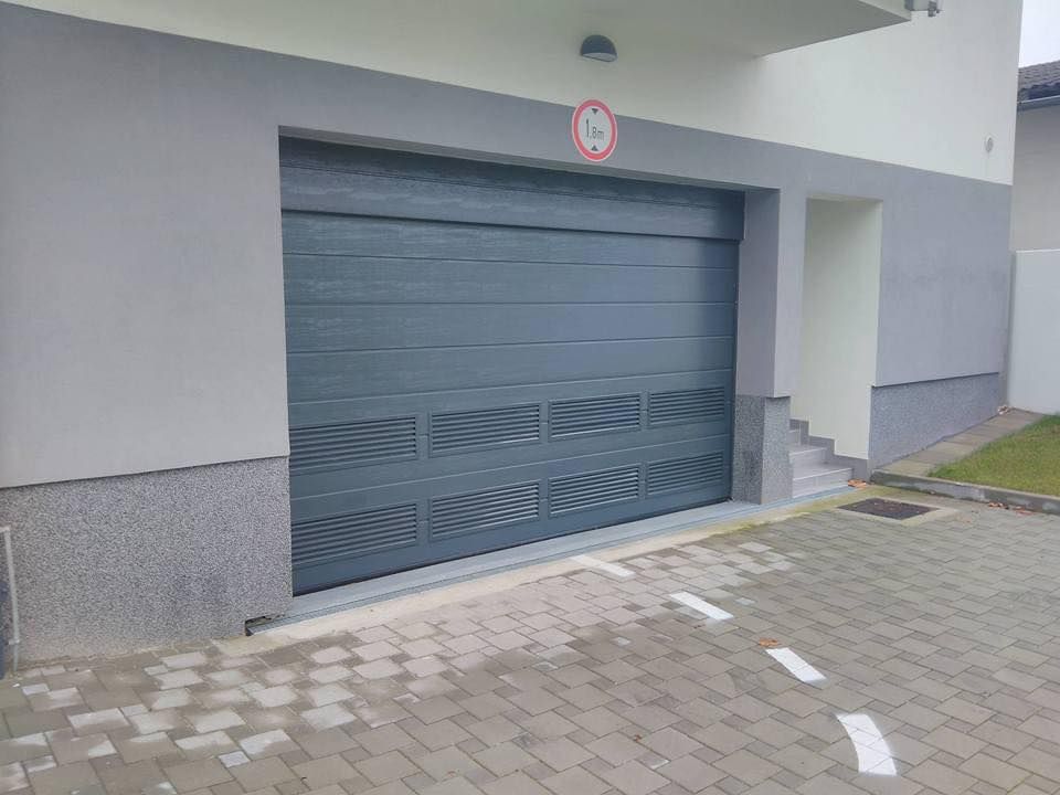 Vrata s donjim ventilacijskim segmentom